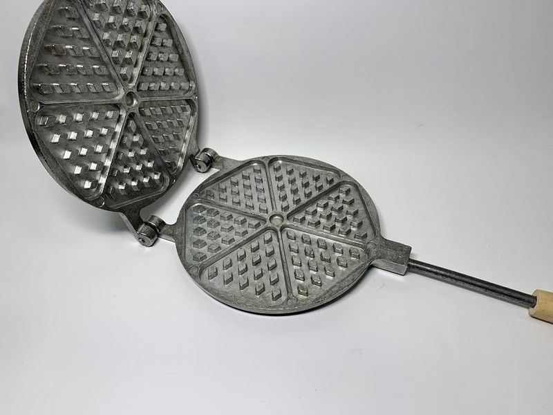 Форма для випікання вафель, печива, коржів, вафельниця кругла, форма для приготування вафель  4005 фото
