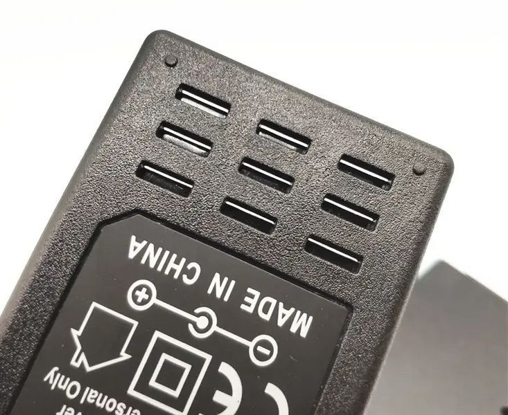 Блок живлення (адаптер) 12v 6a 72w, 12 В 6 А 72-вт розетковий у пластиковому корпусі 5266 фото