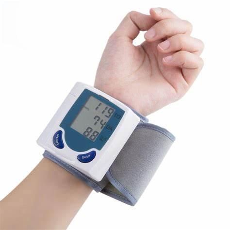 Цифровий автоматичний тонометр Blood Pressure Monitor для вимірювання артеріального тиску та пульсу 5757 фото